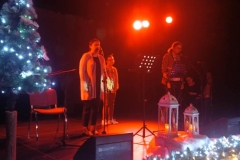 Występ Uczestników ŚDS na scenie w Annopolu - przegląd Kolęd i Pastorałek 
