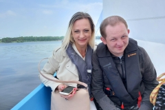 Dyrektor i Uczestnik ŚDS pływają na łódce