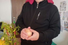 Uczestnicy poznają warzywa i owoce po kształcie, smaku i kolorze