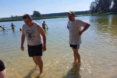 Uczestnicy ŚDS nad Zalewem Janowskim kąpią się i opalają