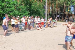 Pokazy zapaśnicze na plaży przy Zalewie