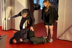Uczestnicy ŚDS podczas występu teatralnego pt. "Mój Krzyż...Kocham"