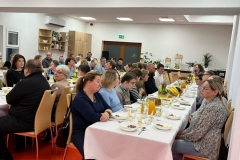Uczestnicy i ich rodziny podczas Spotkania Wielkanocnego 