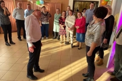 Uczestnice ŚDS z Janowa Lubelskiego i Prawna wspólnie tańczą podczas zabawy sylwestrowej
