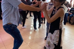 Uczestnice ŚDS z Janowa Lubelskiego i Prawna wspólnie tańczą podczas zabawy sylwestrowej