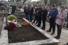 Uczestnicy ŚDS odwiedzają groby na Cmentarzu, odmawiają modlitwę
